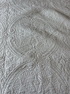 Opalhouse White Quilted Medallion Quilt